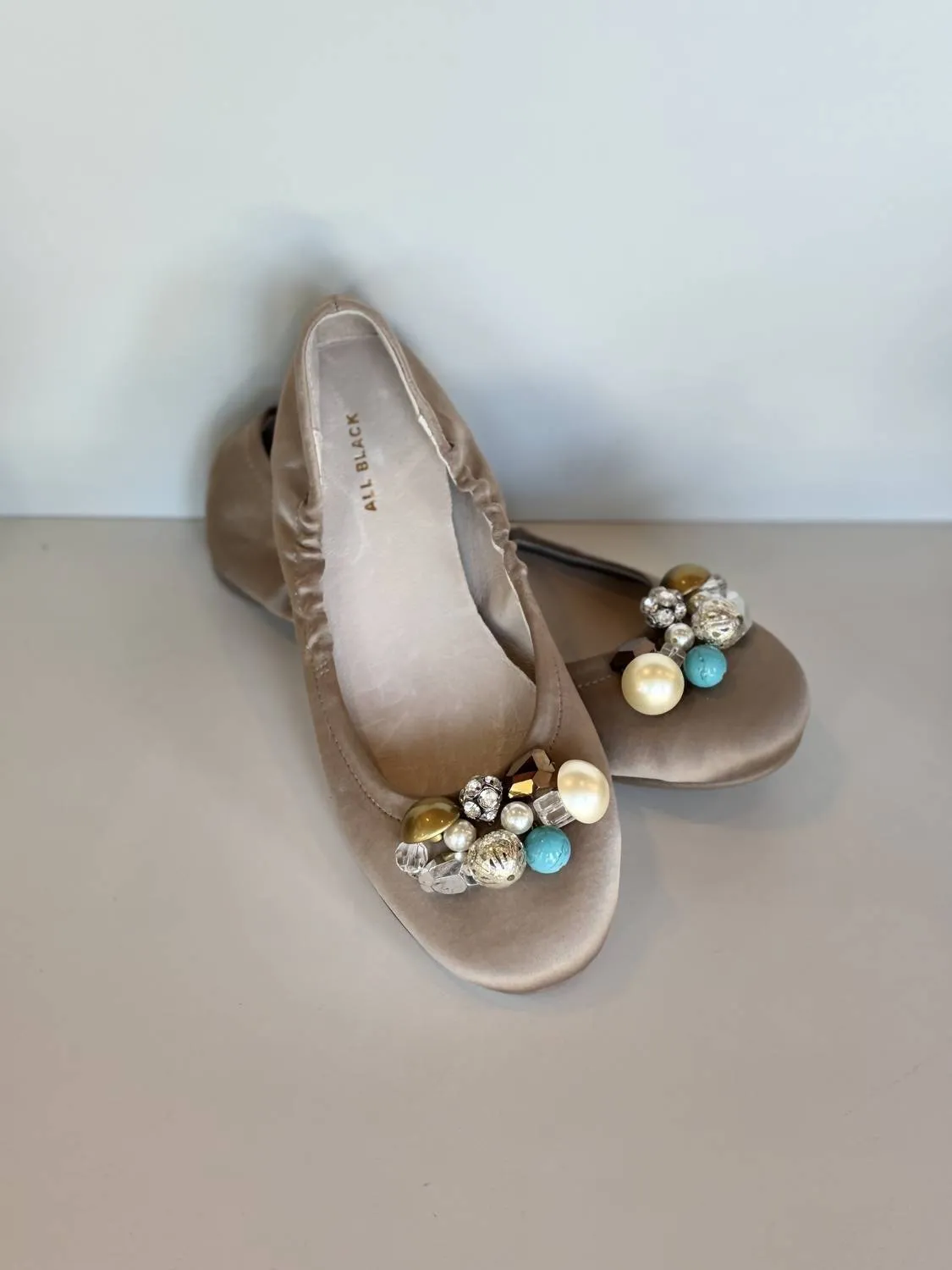Cluster Ballet Flat In Beige