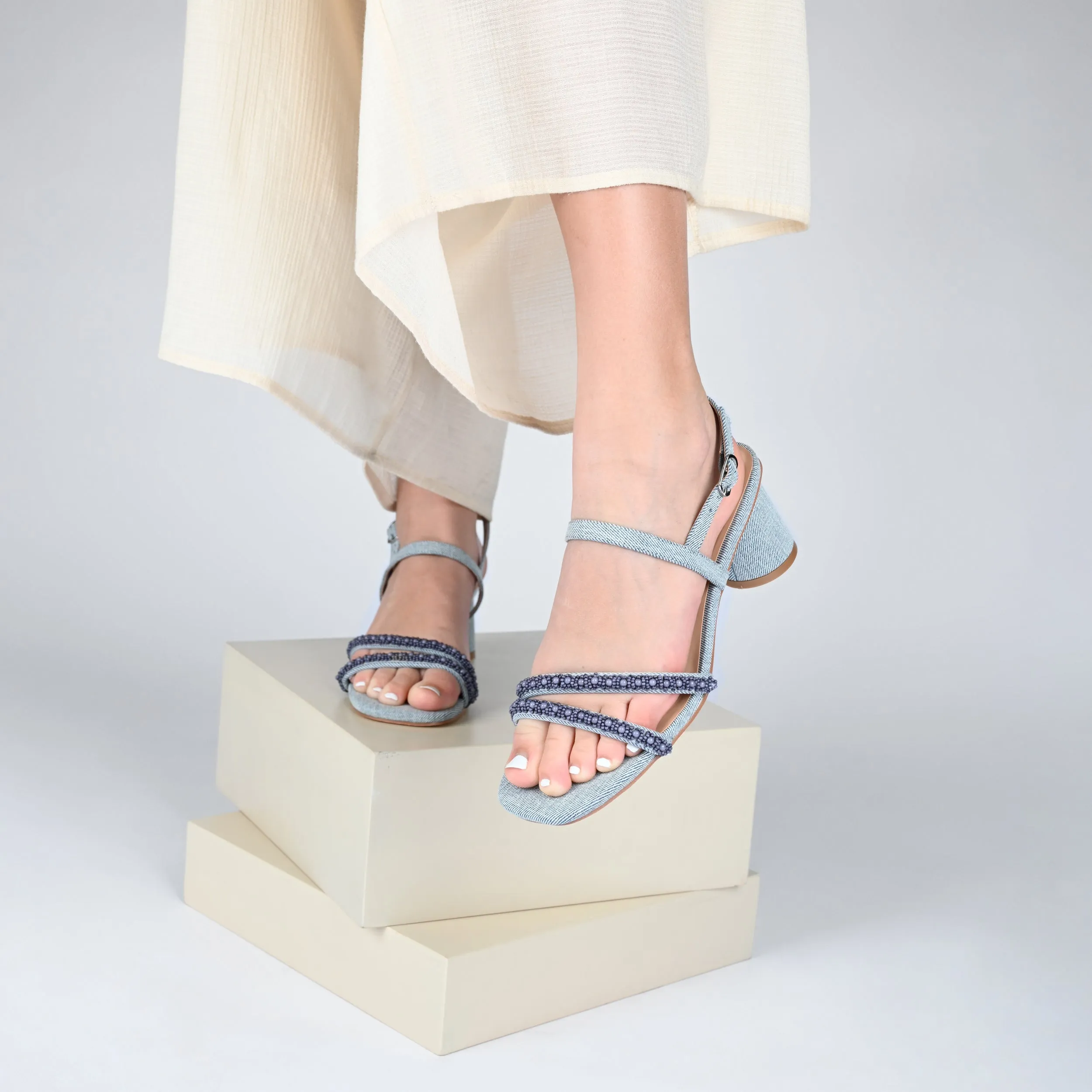 Journee Collection Women's Tru Comfort Foam Lornnah Sandals