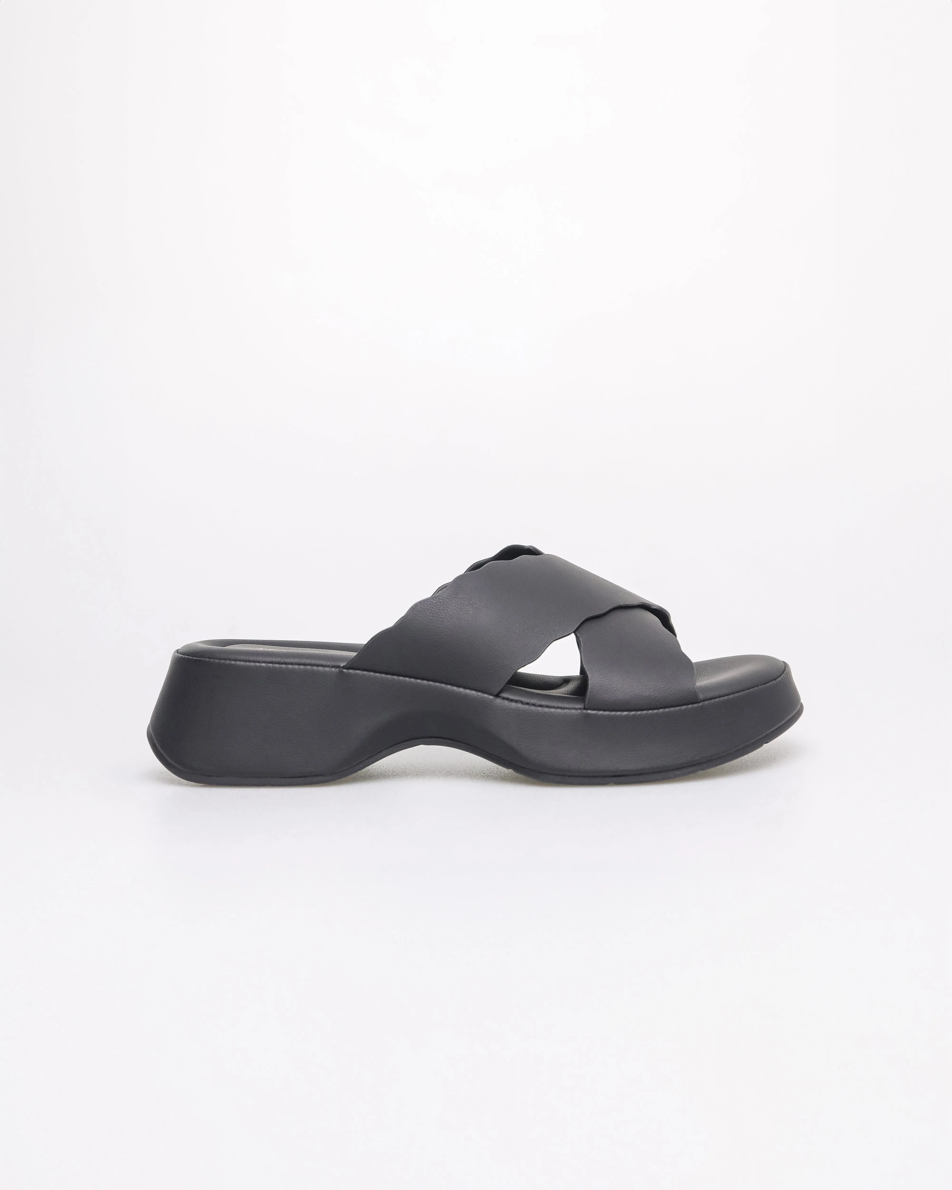 Tomaz NN422 Ladies Wavy Sandals