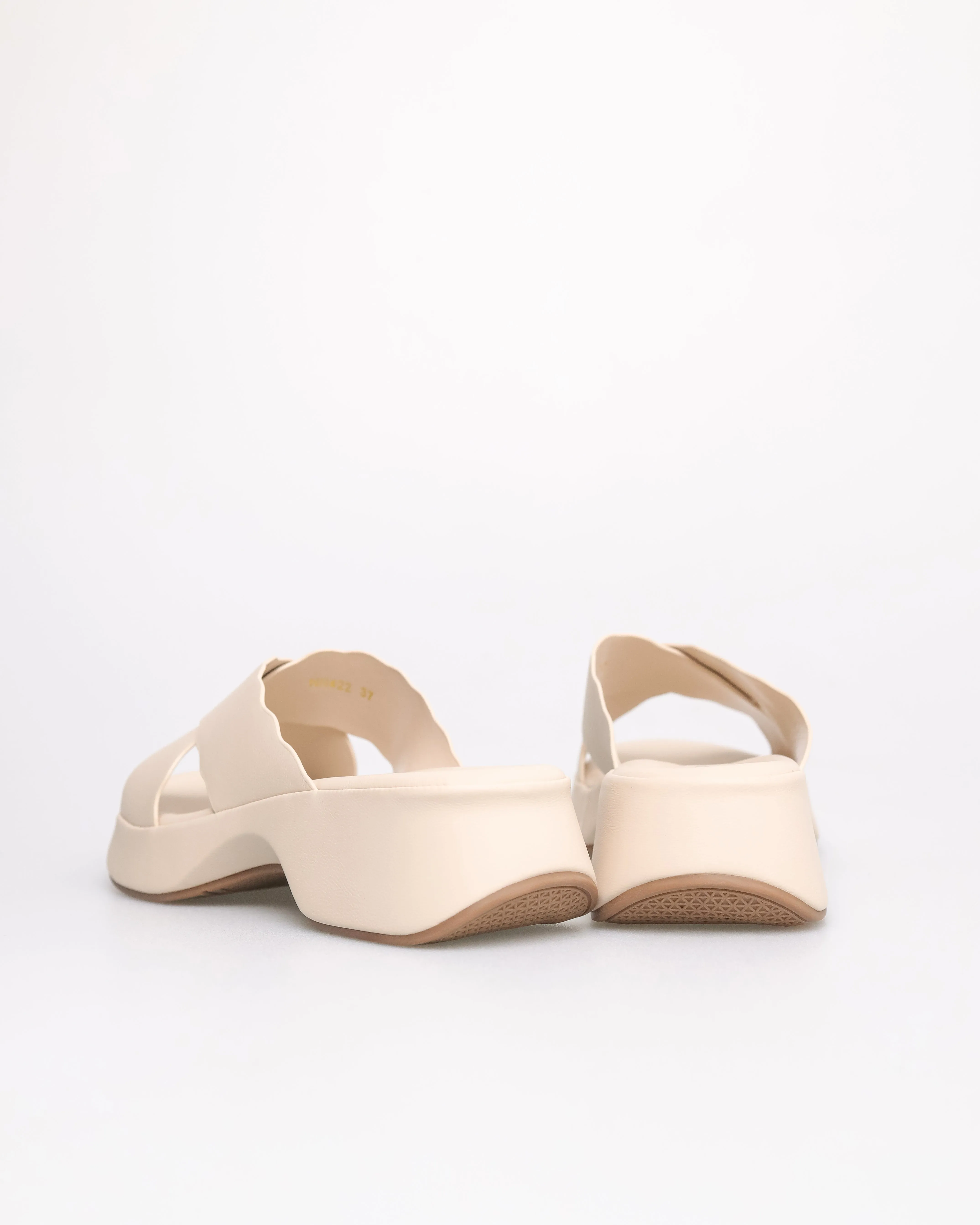 Tomaz NN422 Ladies Wavy Sandals