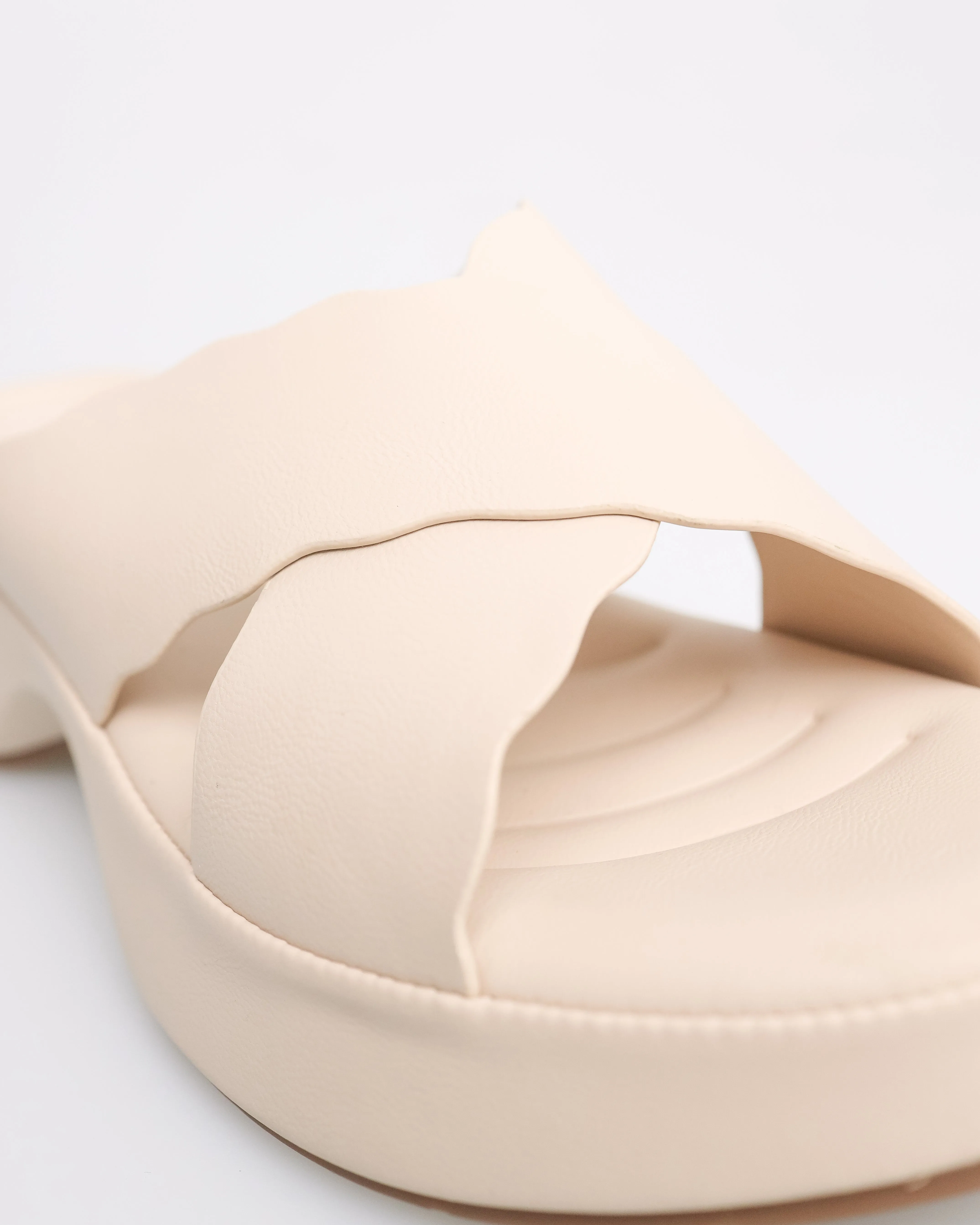 Tomaz NN422 Ladies Wavy Sandals