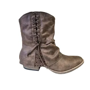 Women's Sassy Boot In Taupe